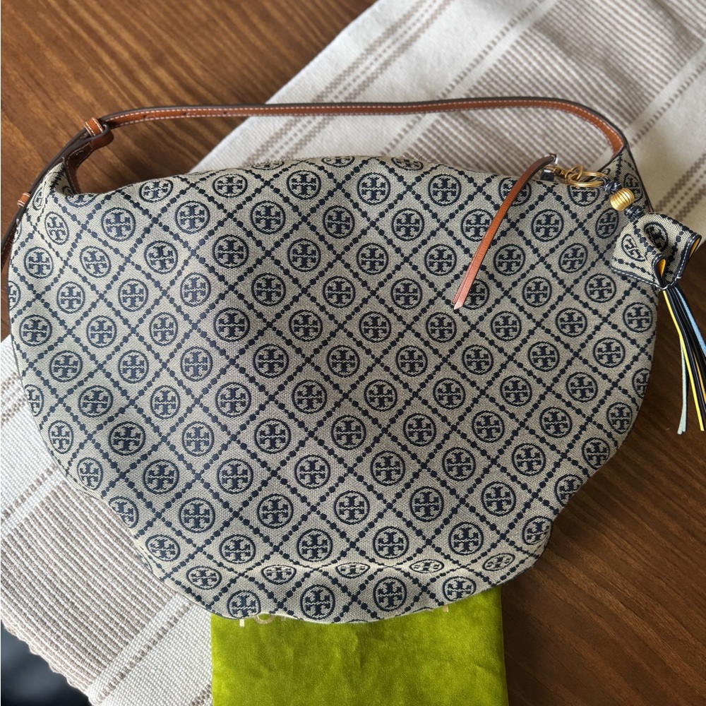 sold- Tory Burch T Monogram Jacquard Balloon Bag w/wallet & keychain - Picture 2 of 9